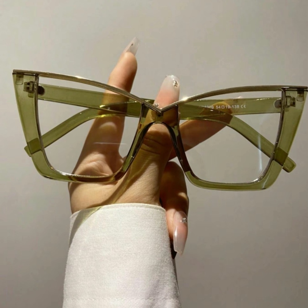 New Arrival Clear Frames “Modest” 🤓